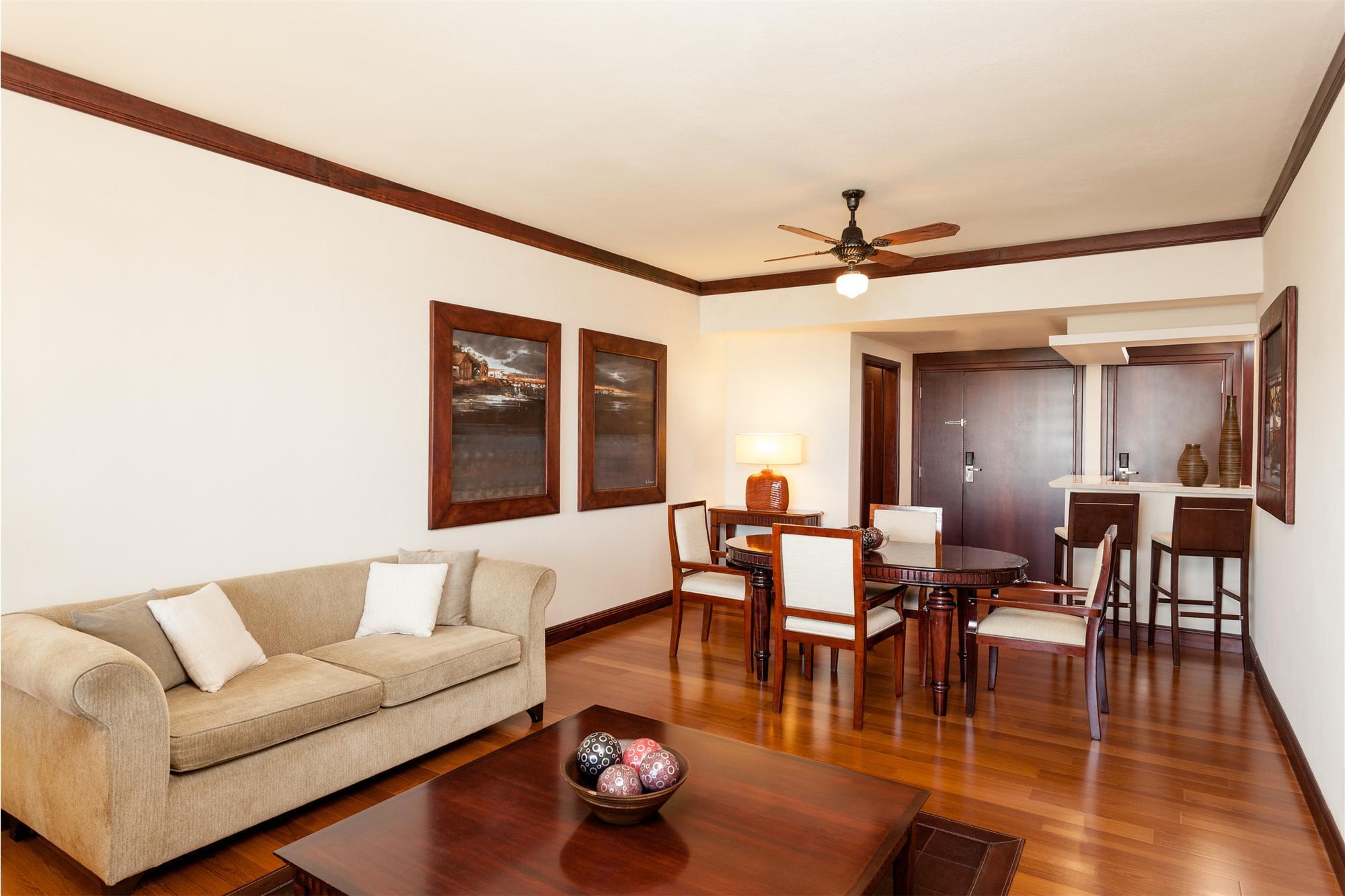 Sheraton Colonia Golf & Spa Resort Colonia del Sacramento Extérieur photo A living room with a ceiling fan