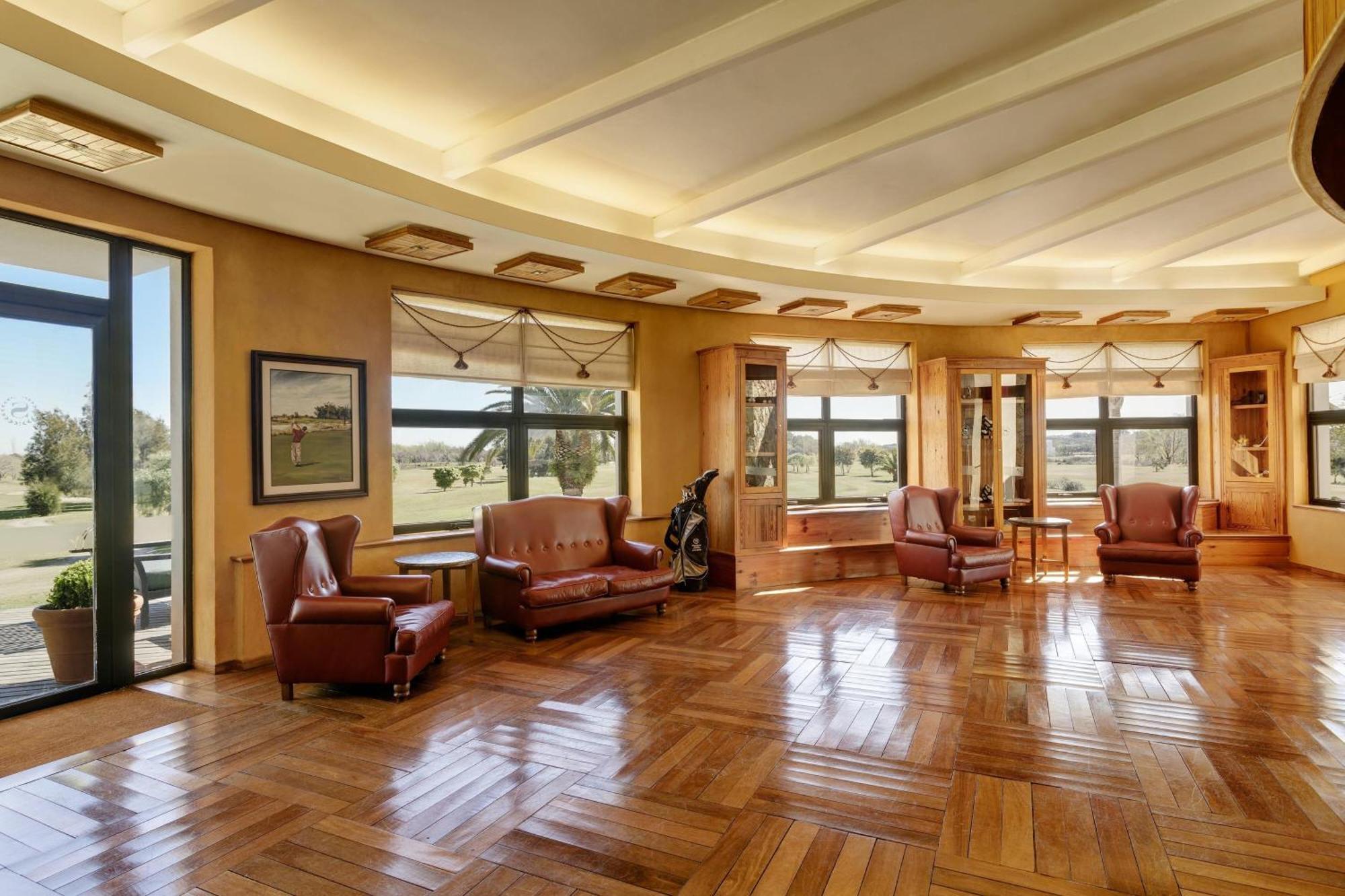 Sheraton Colonia Golf & Spa Resort Colonia del Sacramento Extérieur photo Clubhouse interior