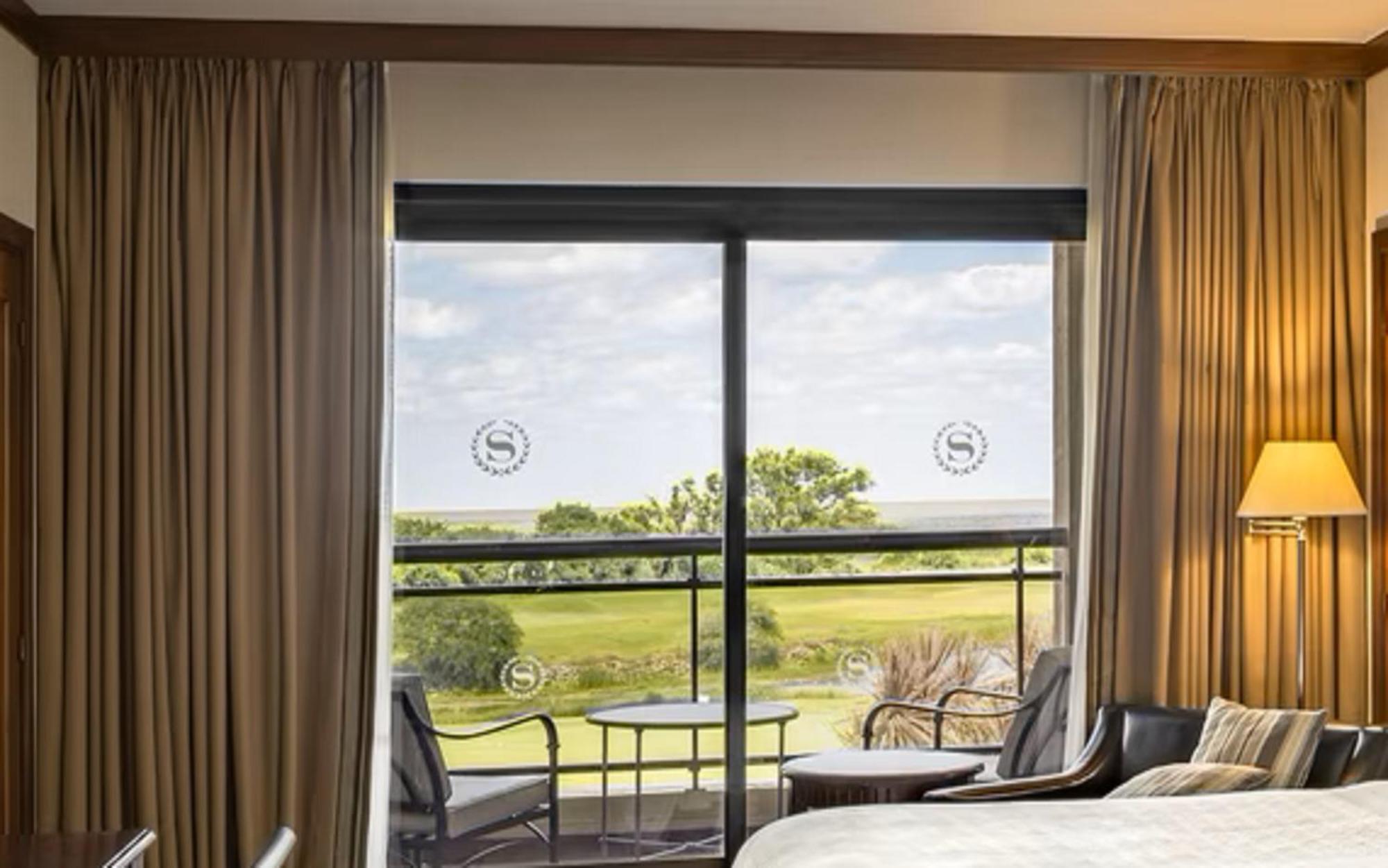 Sheraton Colonia Golf & Spa Resort Colonia del Sacramento Extérieur photo A sliding window