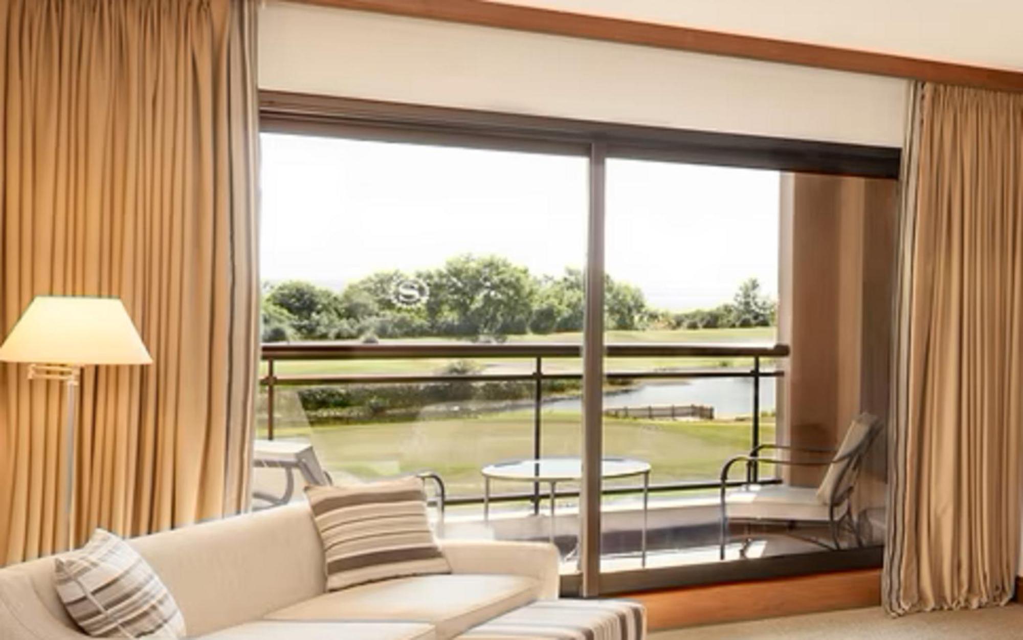 Sheraton Colonia Golf & Spa Resort Colonia del Sacramento Extérieur photo A view of the golf course from a suite