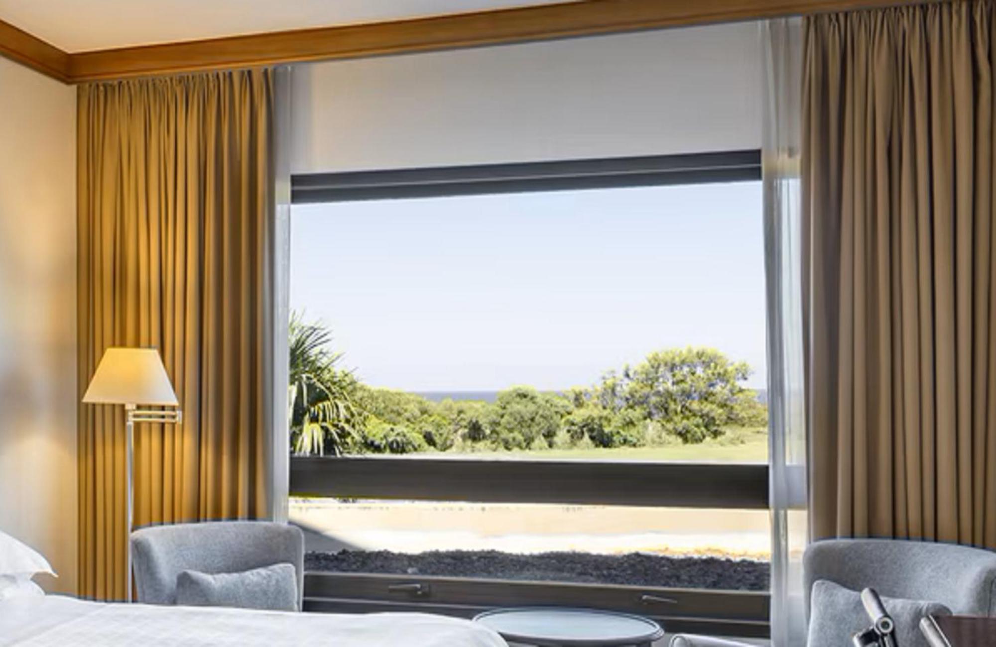 Sheraton Colonia Golf & Spa Resort Colonia del Sacramento Extérieur photo A window with a roller blind