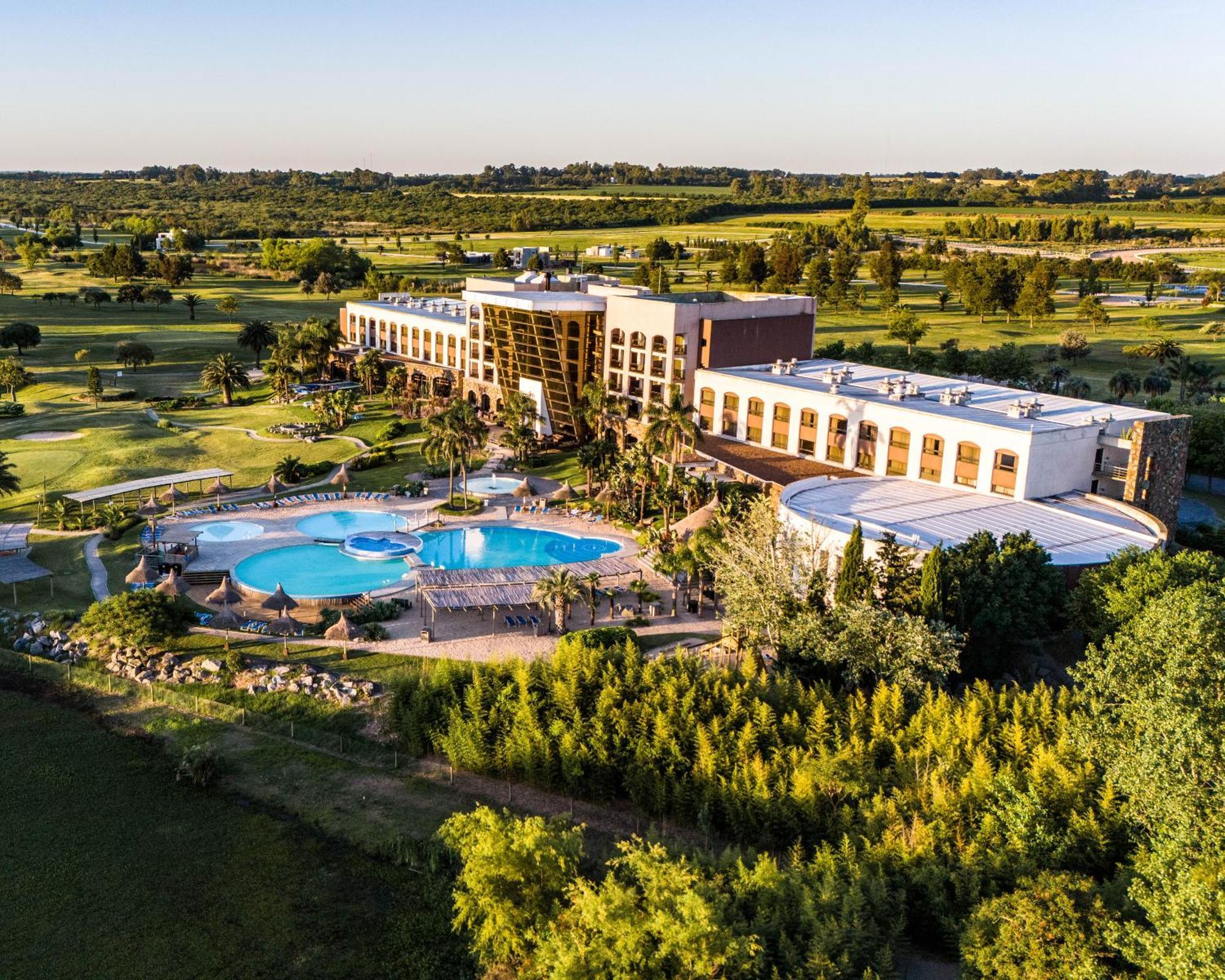 Sheraton Colonia Golf & Spa Resort Colonia del Sacramento Extérieur photo Aerial view of the hotel