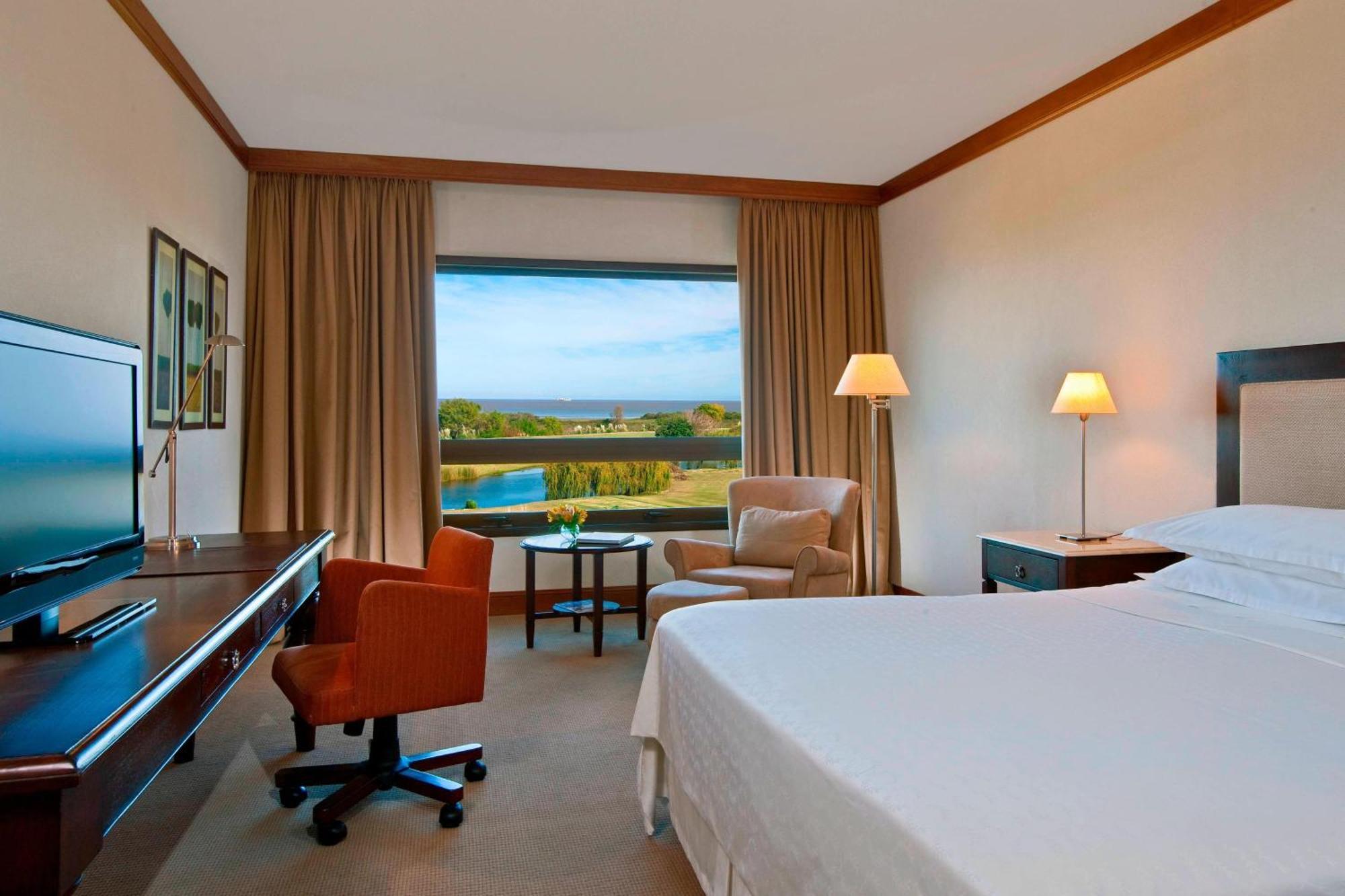 Sheraton Colonia Golf & Spa Resort Colonia del Sacramento Extérieur photo A room at the Sheraton Vistana Resort