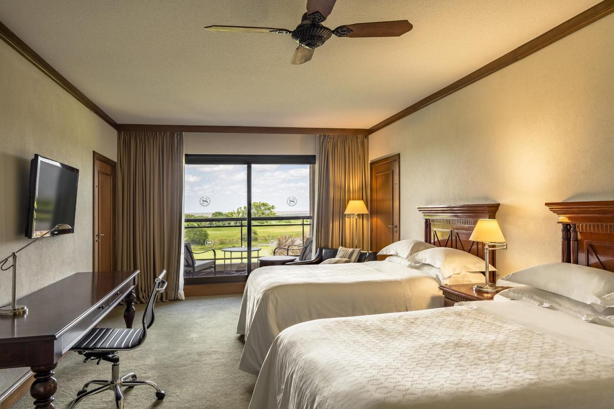 Sheraton Colonia Golf & Spa Resort Colonia del Sacramento Extérieur photo A guest room at the Hilton San Diego Bayfront
