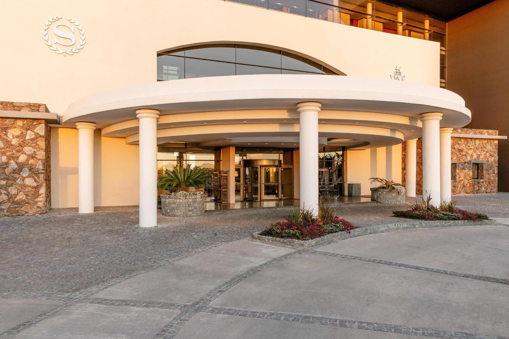 Sheraton Colonia Golf & Spa Resort Colonia del Sacramento Extérieur photo Entrance of the hotel