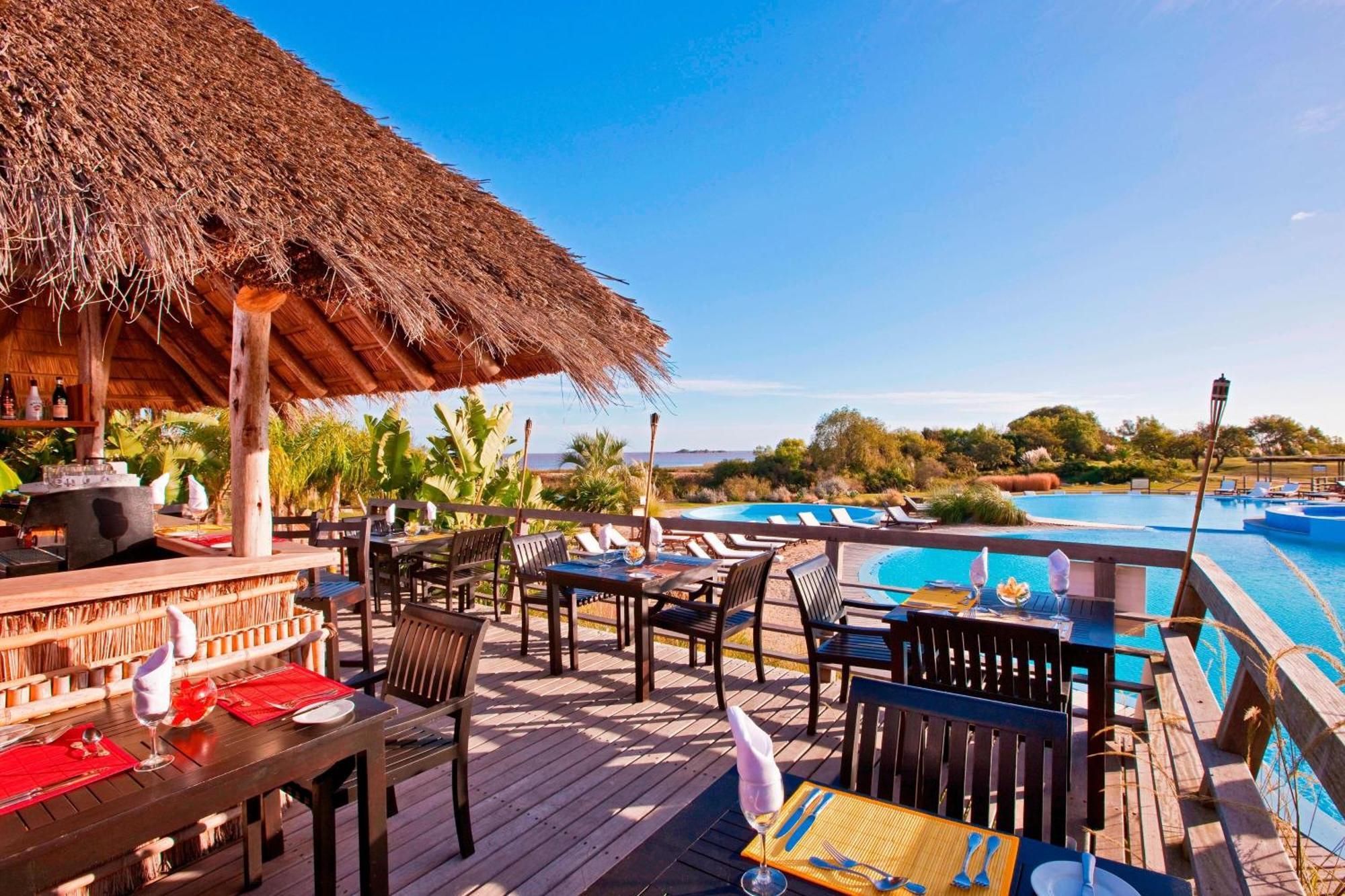 Sheraton Colonia Golf & Spa Resort Colonia del Sacramento Extérieur photo The pool at the resort