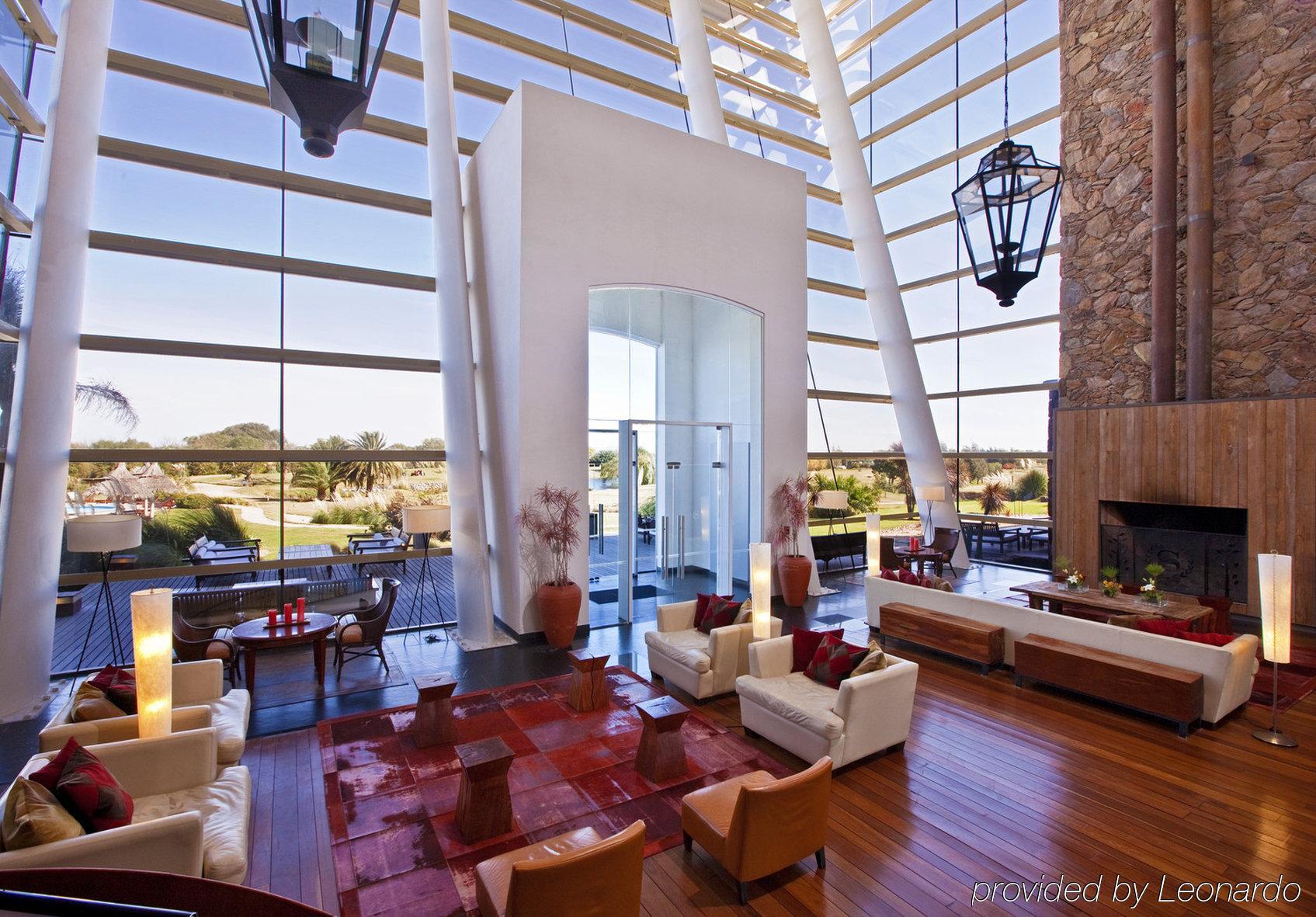 Sheraton Colonia Golf & Spa Resort Colonia del Sacramento Intérieur photo Interior of the clubhouse