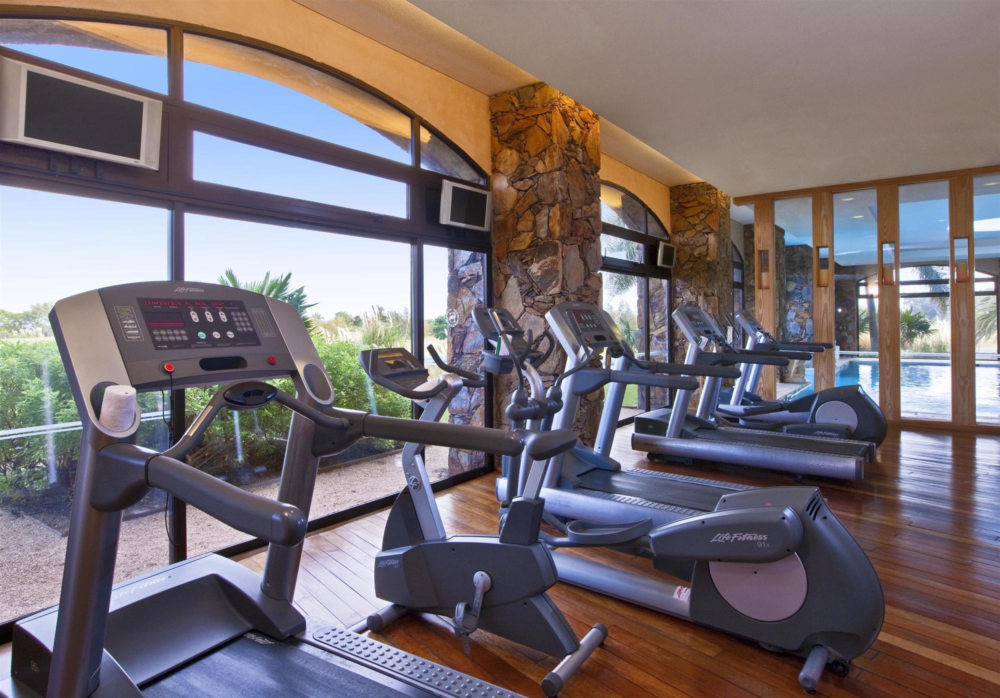 Sheraton Colonia Golf & Spa Resort Colonia del Sacramento Extérieur photo A gym at a hotel