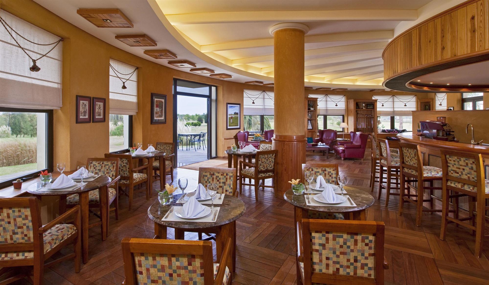 Sheraton Colonia Golf & Spa Resort Colonia del Sacramento Extérieur photo Club House